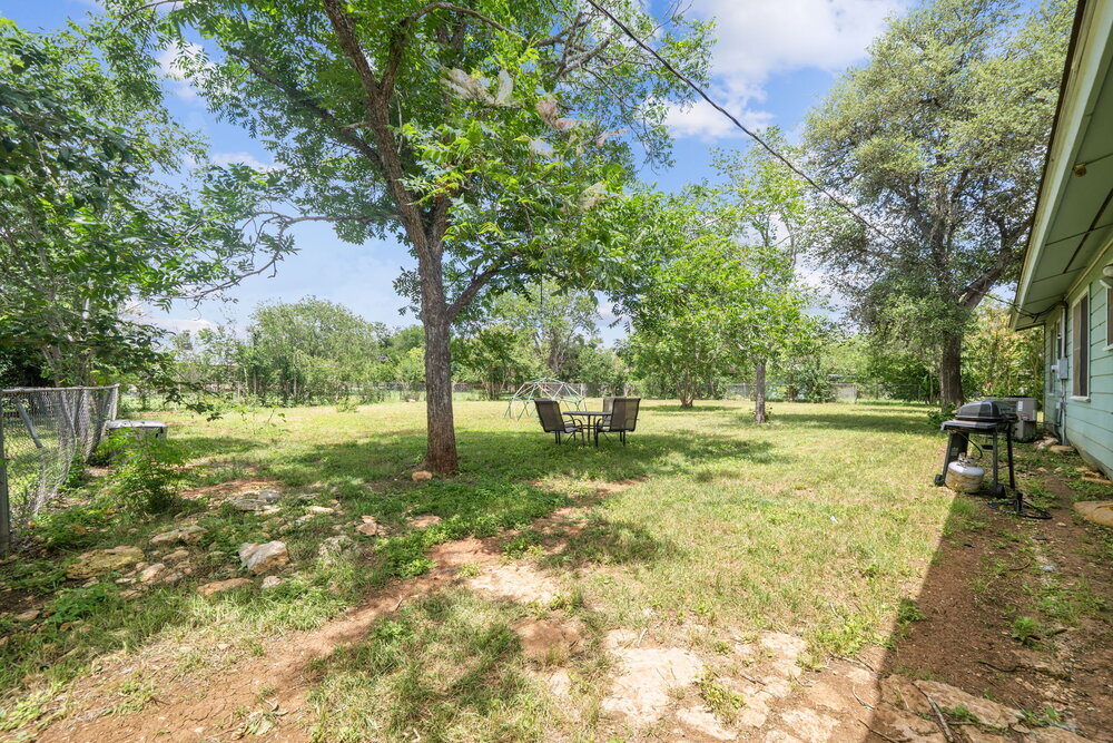 Backyard and mature trees at 914 6th Street